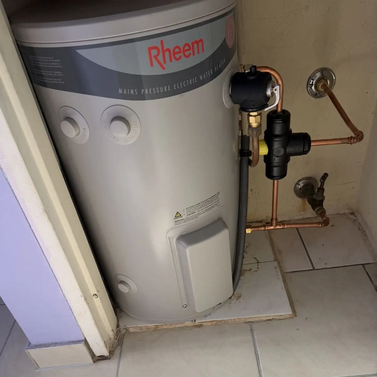 Hot water plumber in Sydney offering installations and repairs of hot water systems